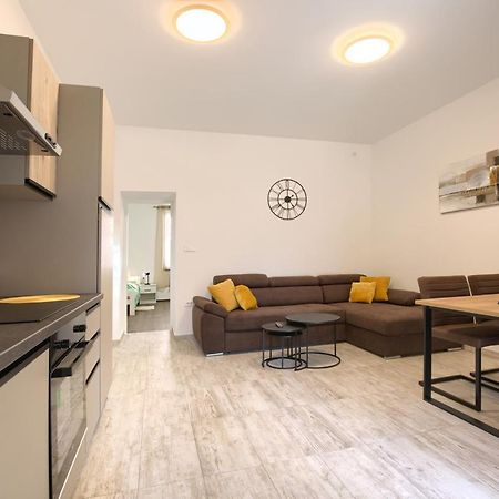 Amphitheater 3+2 Modern Apartment With Terrace, Wifi, Netflix Pula Exterior photo